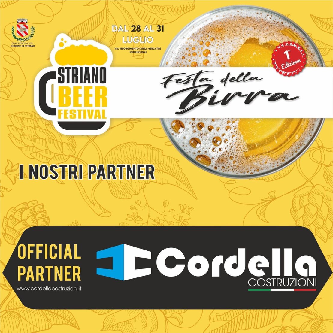 Festival culturale locale con palco illuminato