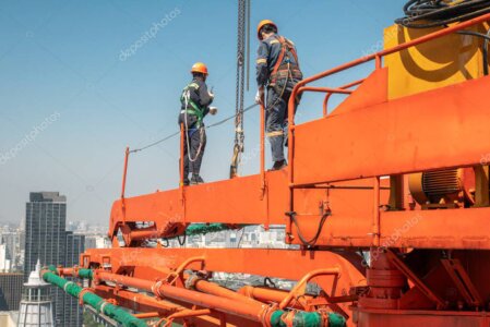 Squadra di cantiere con DPI e procedure di sicurezza