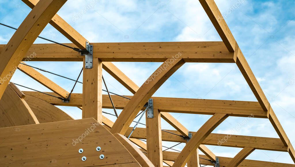 Montaggio struttura in legno lamellare